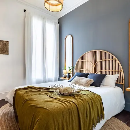 Depok - 2 Bedrooms And Balcony In Eixample Dreta Barcelona